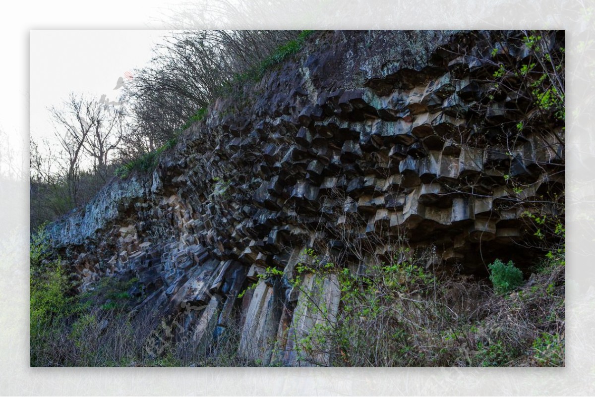 石舍火山岩柱状节理岩图片