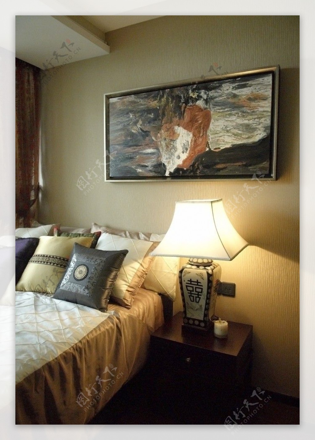 中式风格卧室床头陶瓷台灯图片