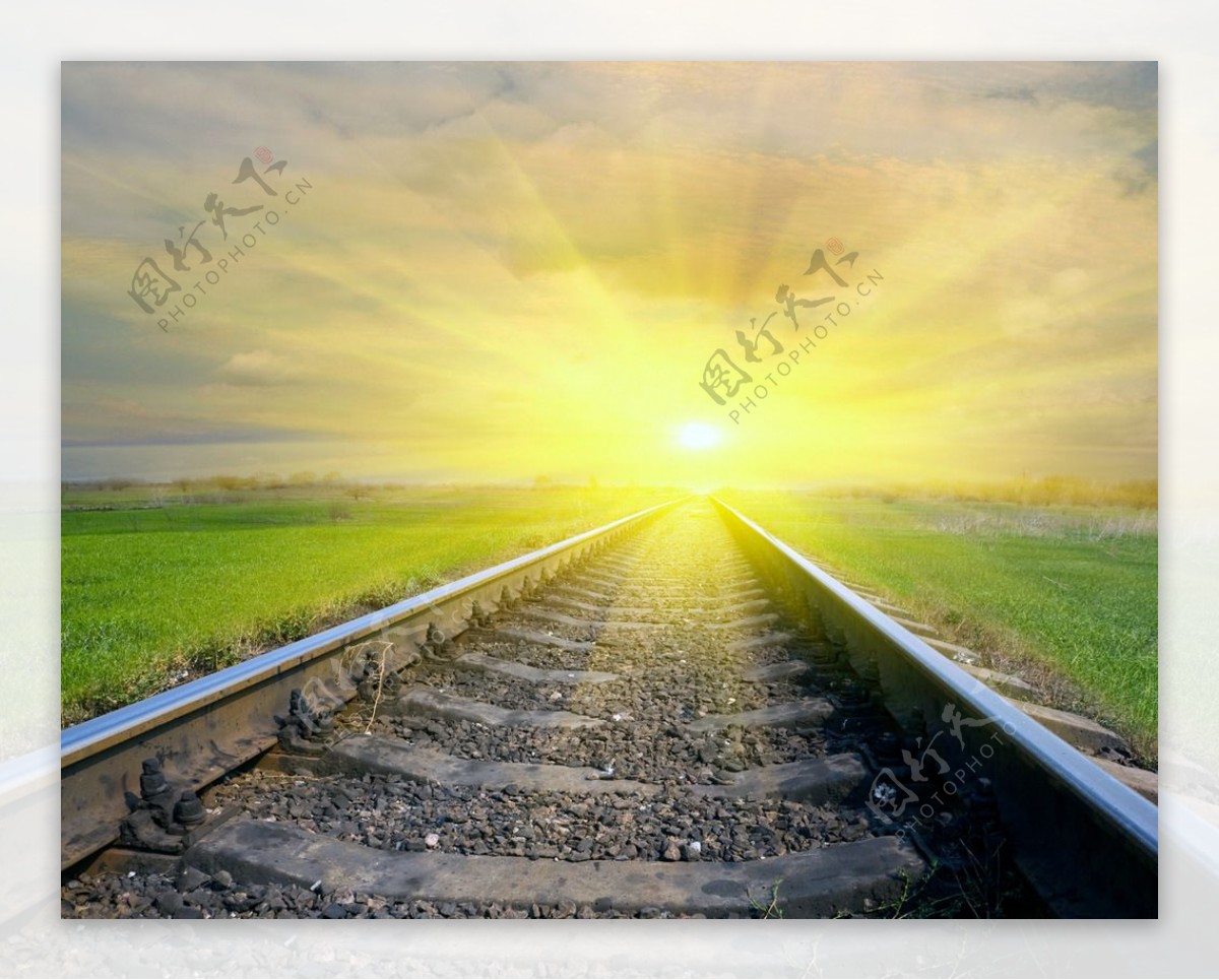 夕阳铁路图片