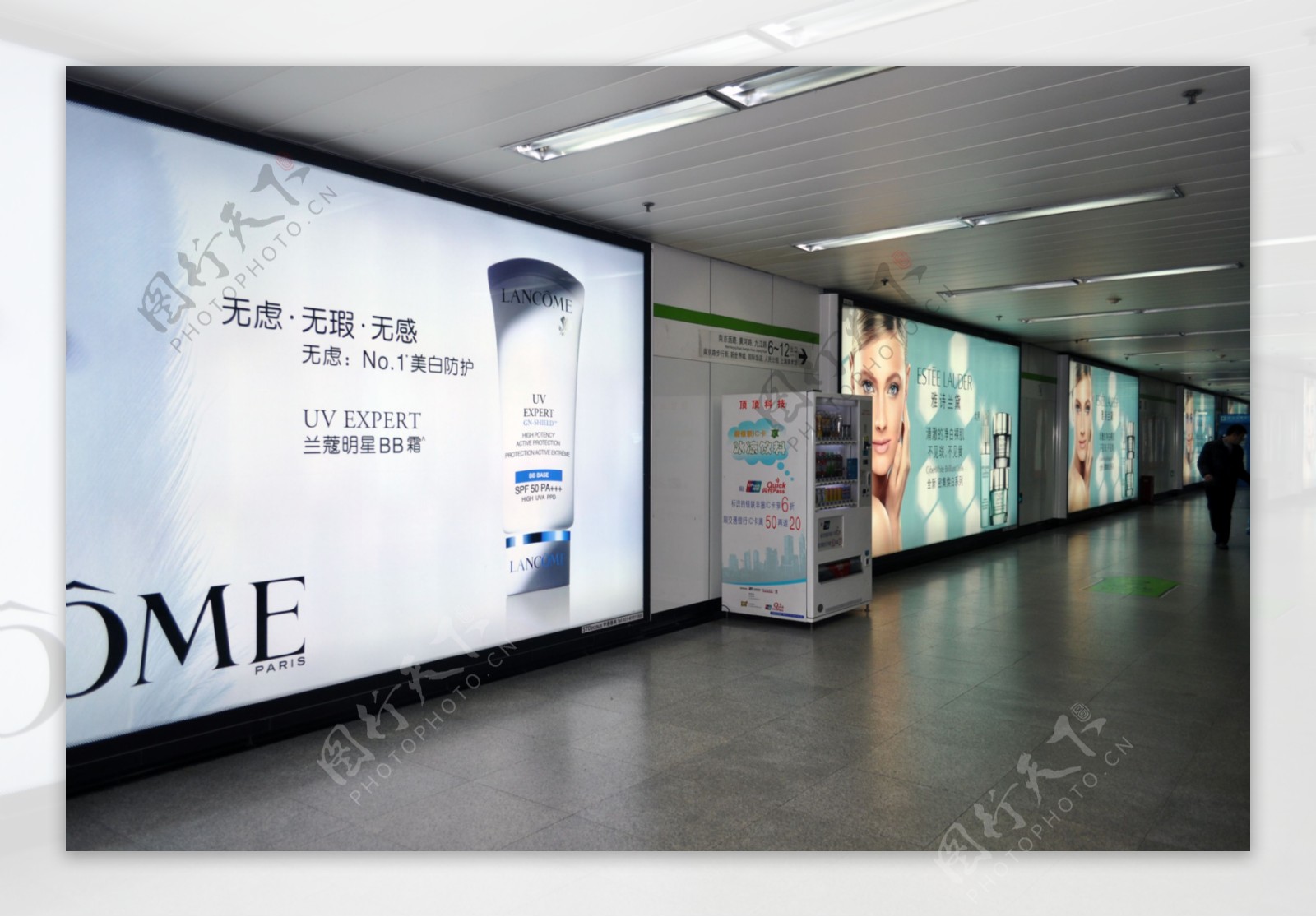上海地铁灯箱广告图片