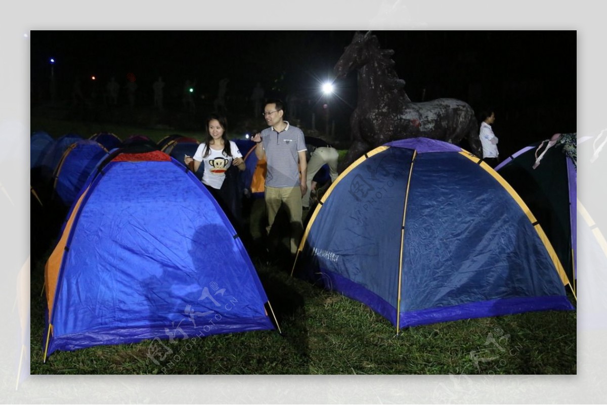夜宿帐篷图片