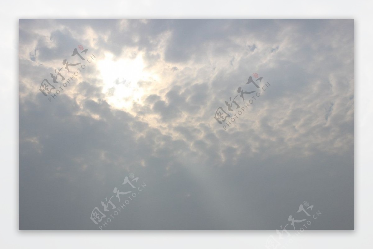武汉东湖湖畔天空图片