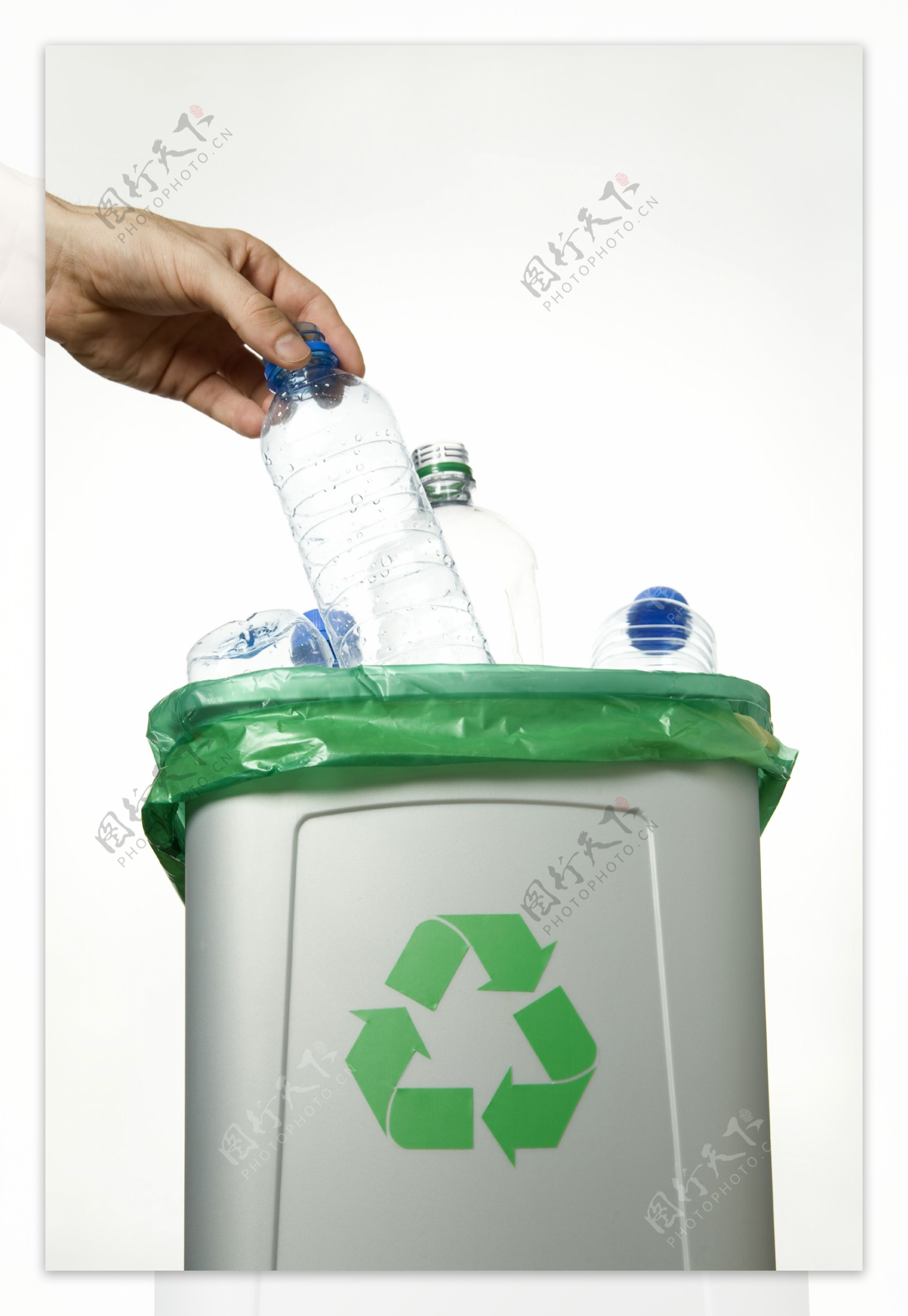 垃圾桶回收利用图片