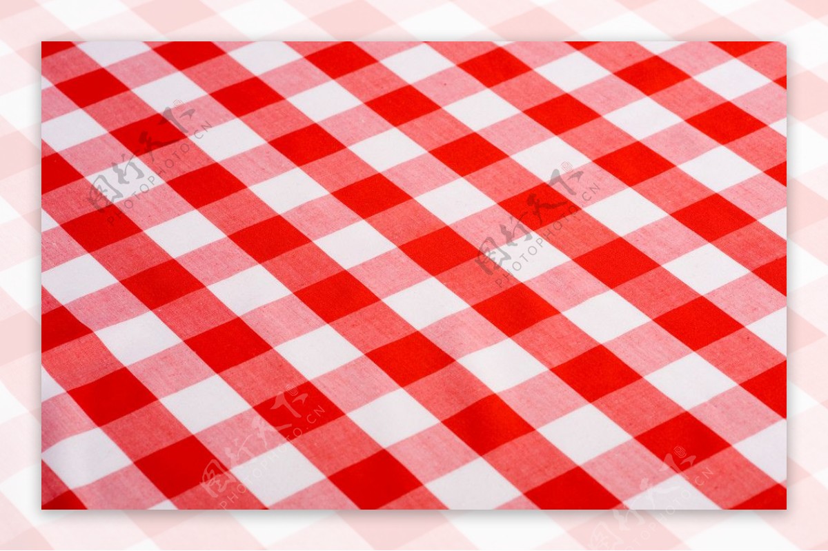 红白格子桌布图片