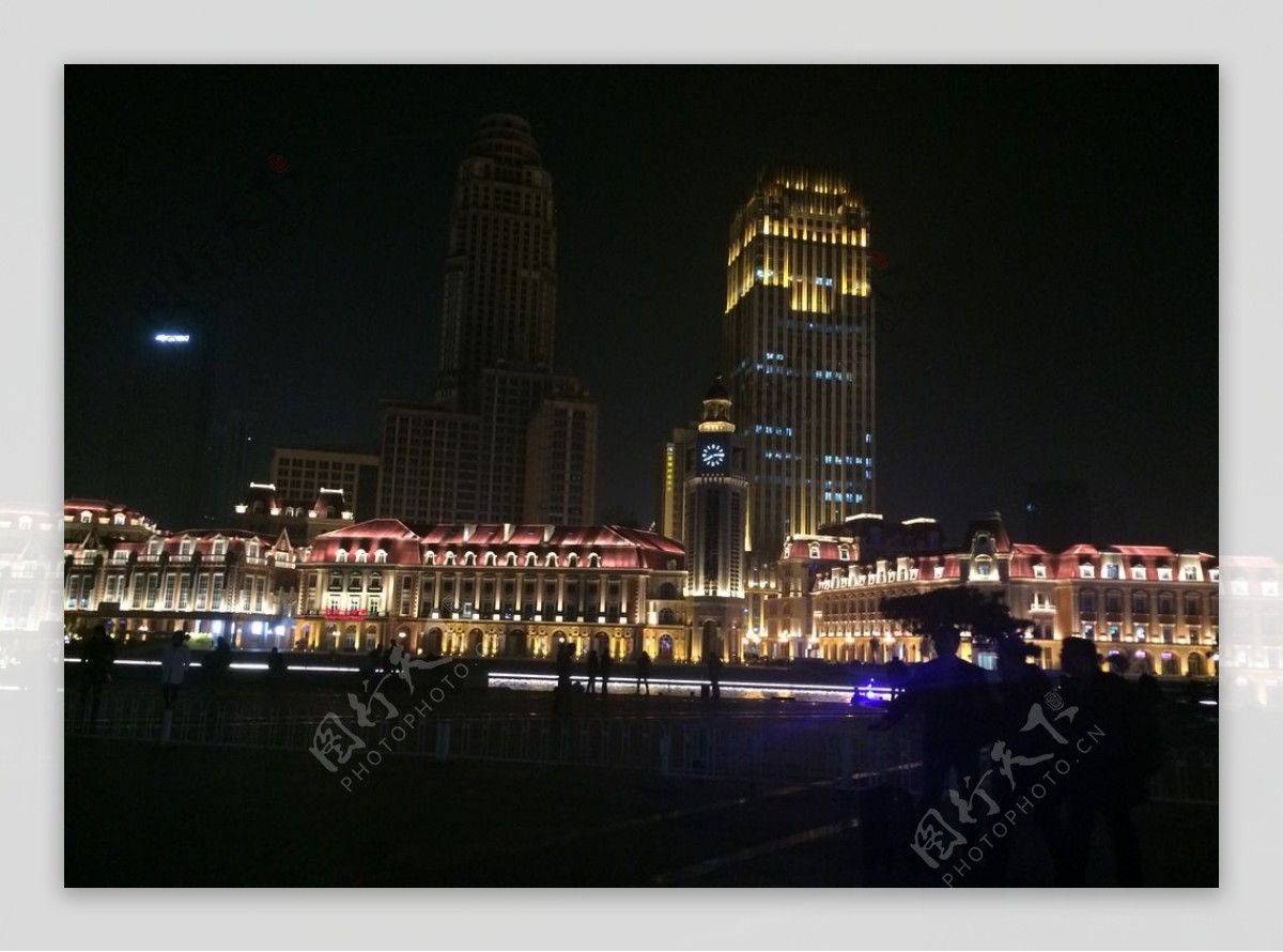 夜幕下的津湾广场图片