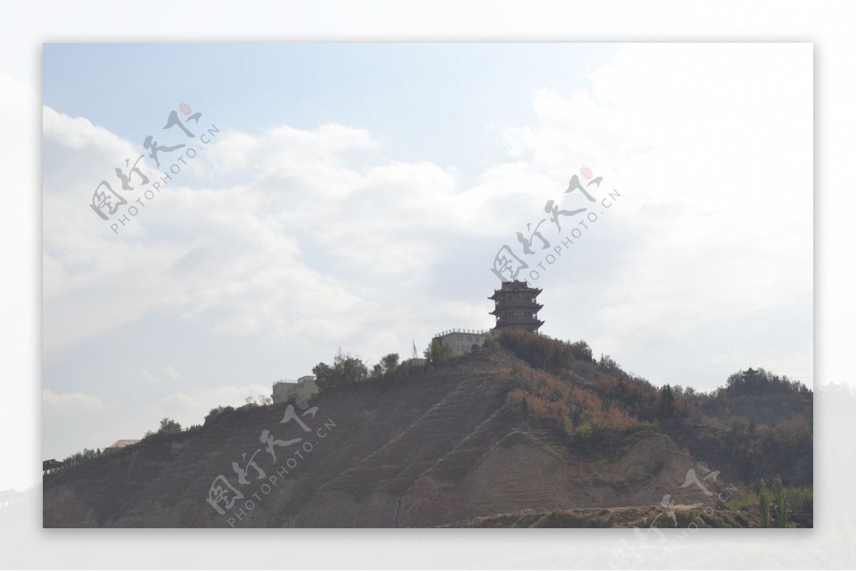 刘家峡山顶高塔图片
