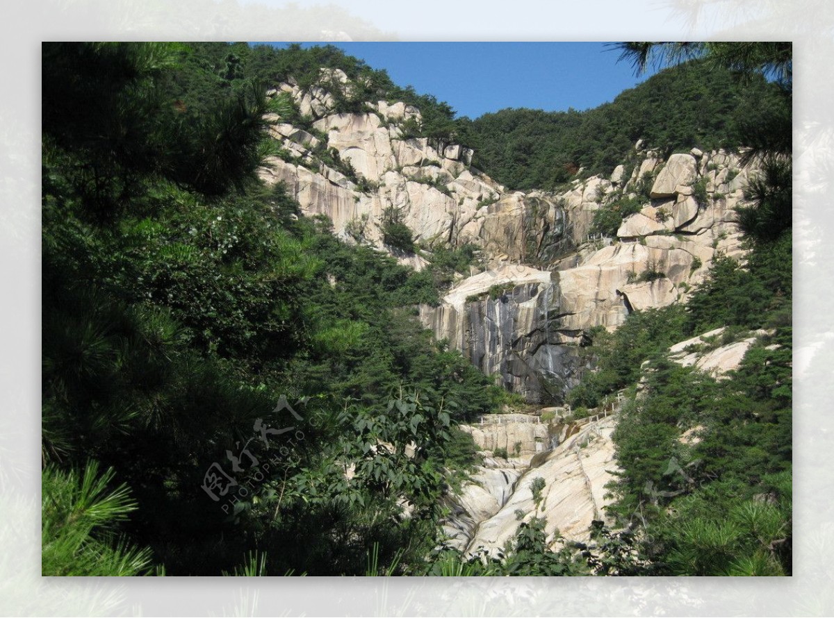 中国瀑布石头背景图片