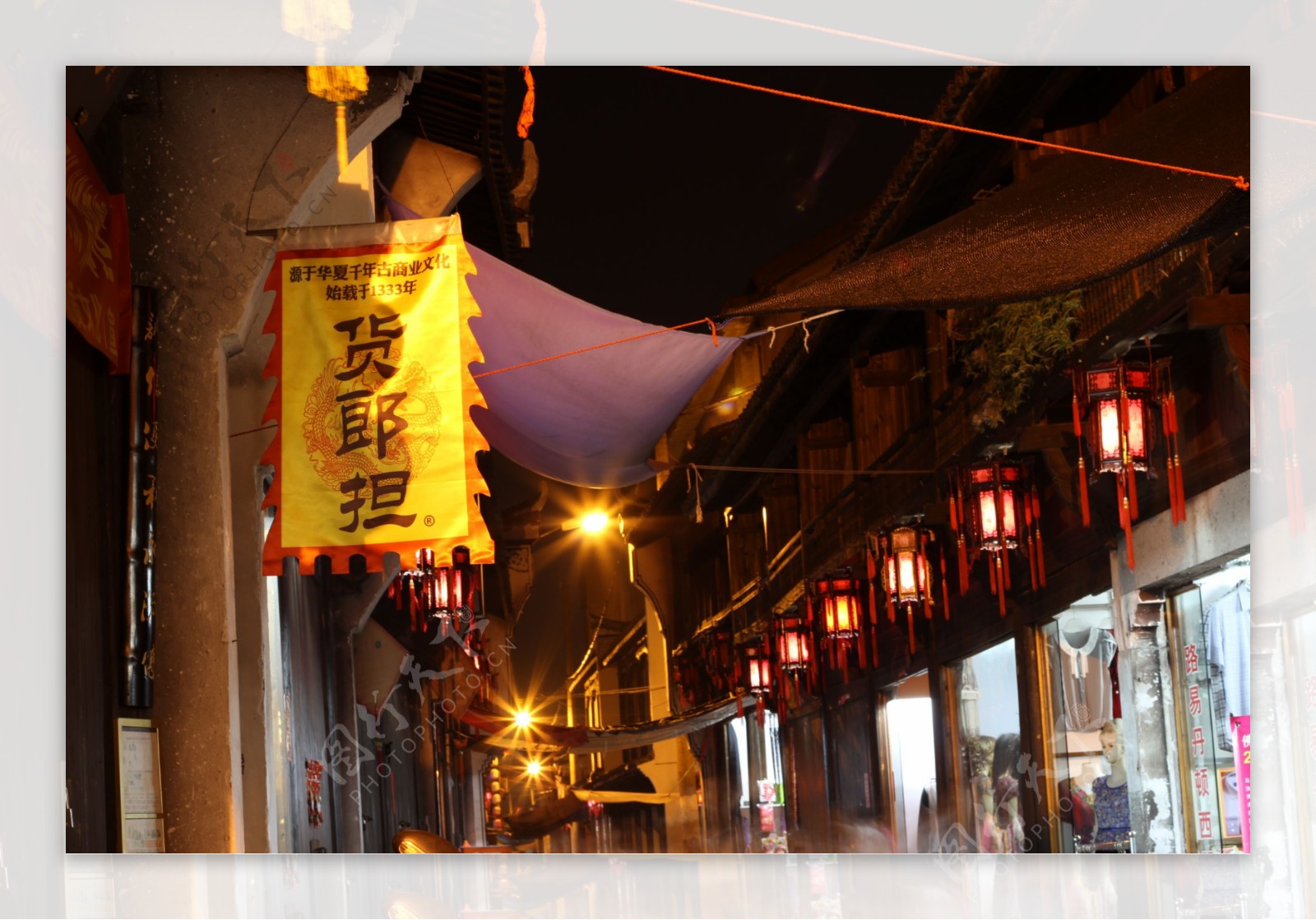义乌市佛堂镇老街夜景图片