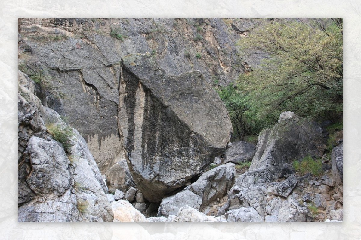 寺口峡谷风动石图片