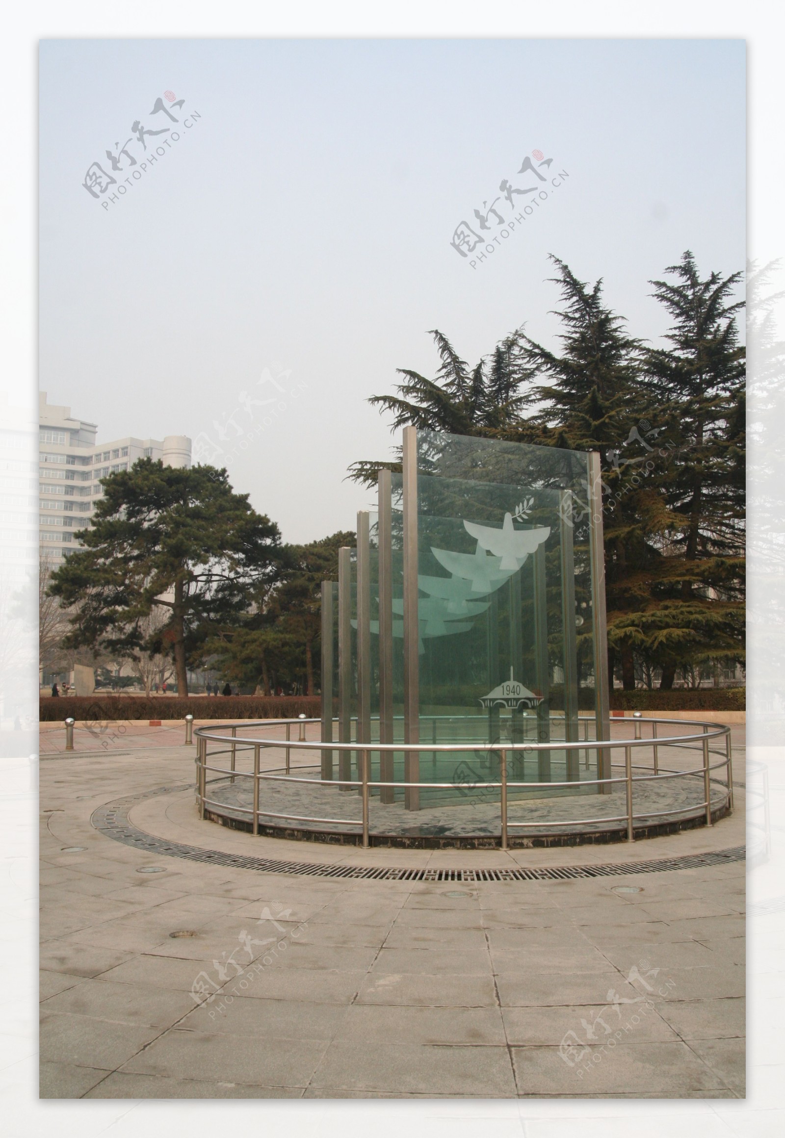北京理工大学广场雕塑图片