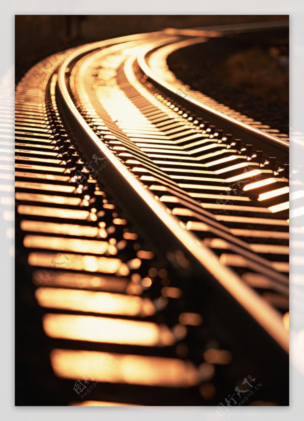夕阳的铁路图片