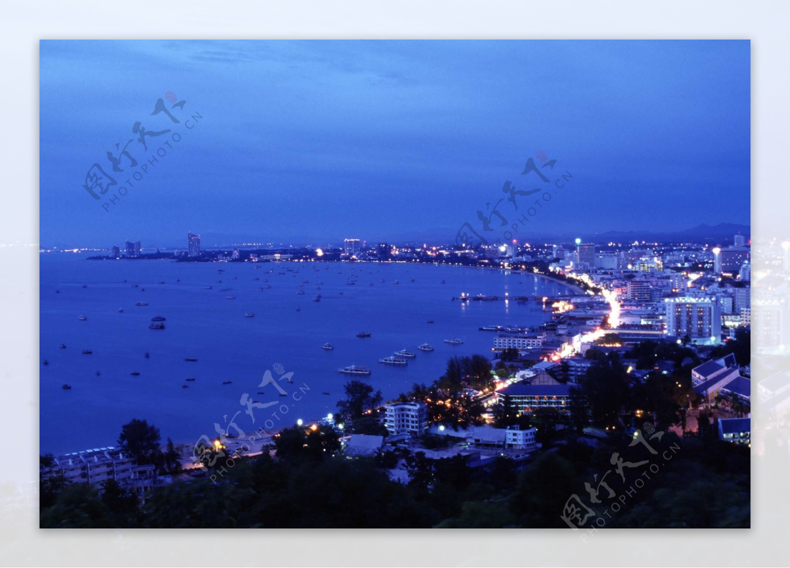 芭提雅海边夜景图片