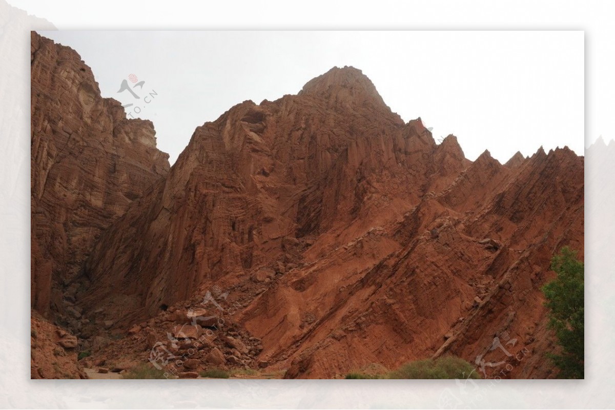 天山神秘大峡谷图片