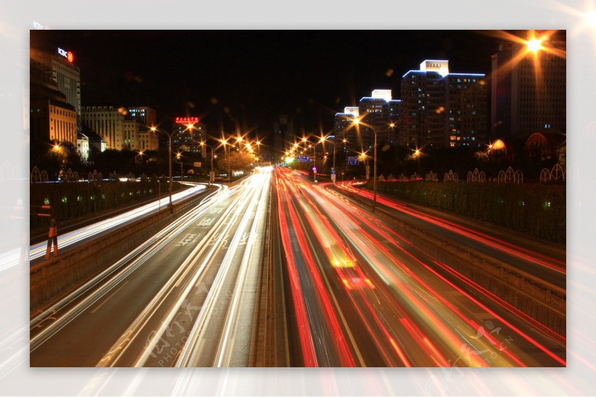 城市道路夜景图片