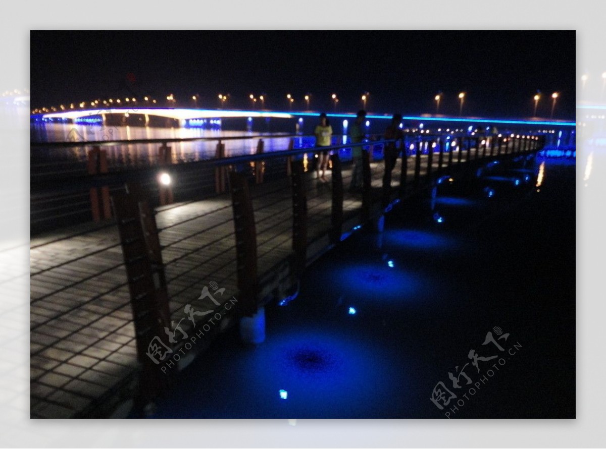 龙湖夜景图片