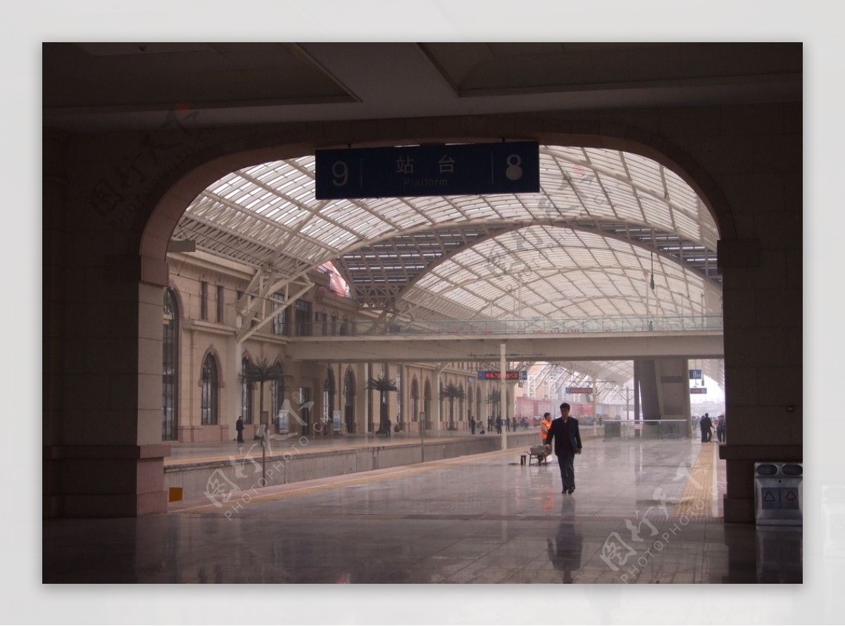 青岛火车站站台图片