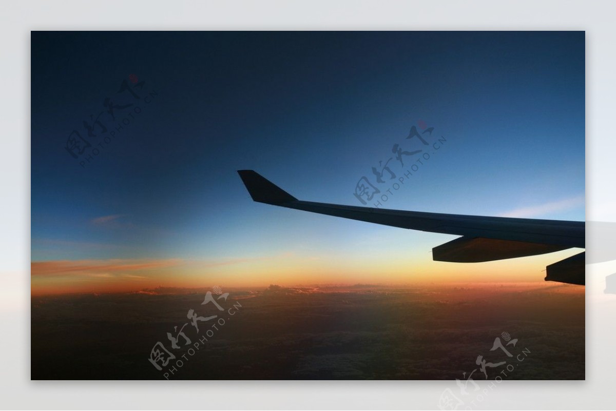 飞机蓝天图片