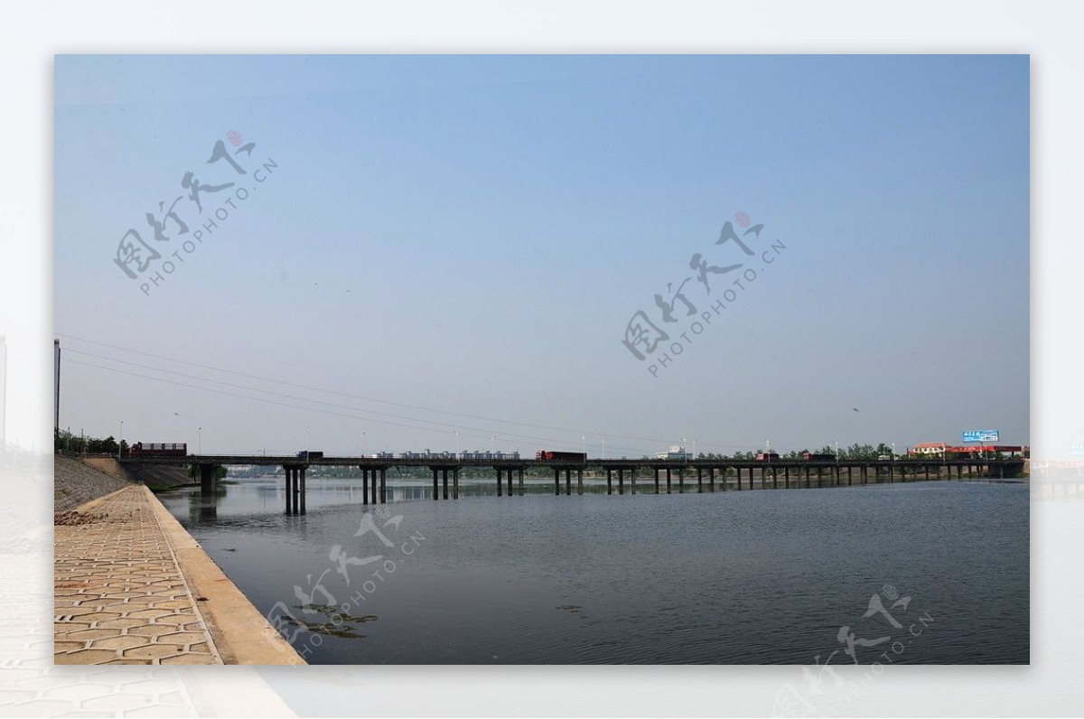 内河的长桥图片