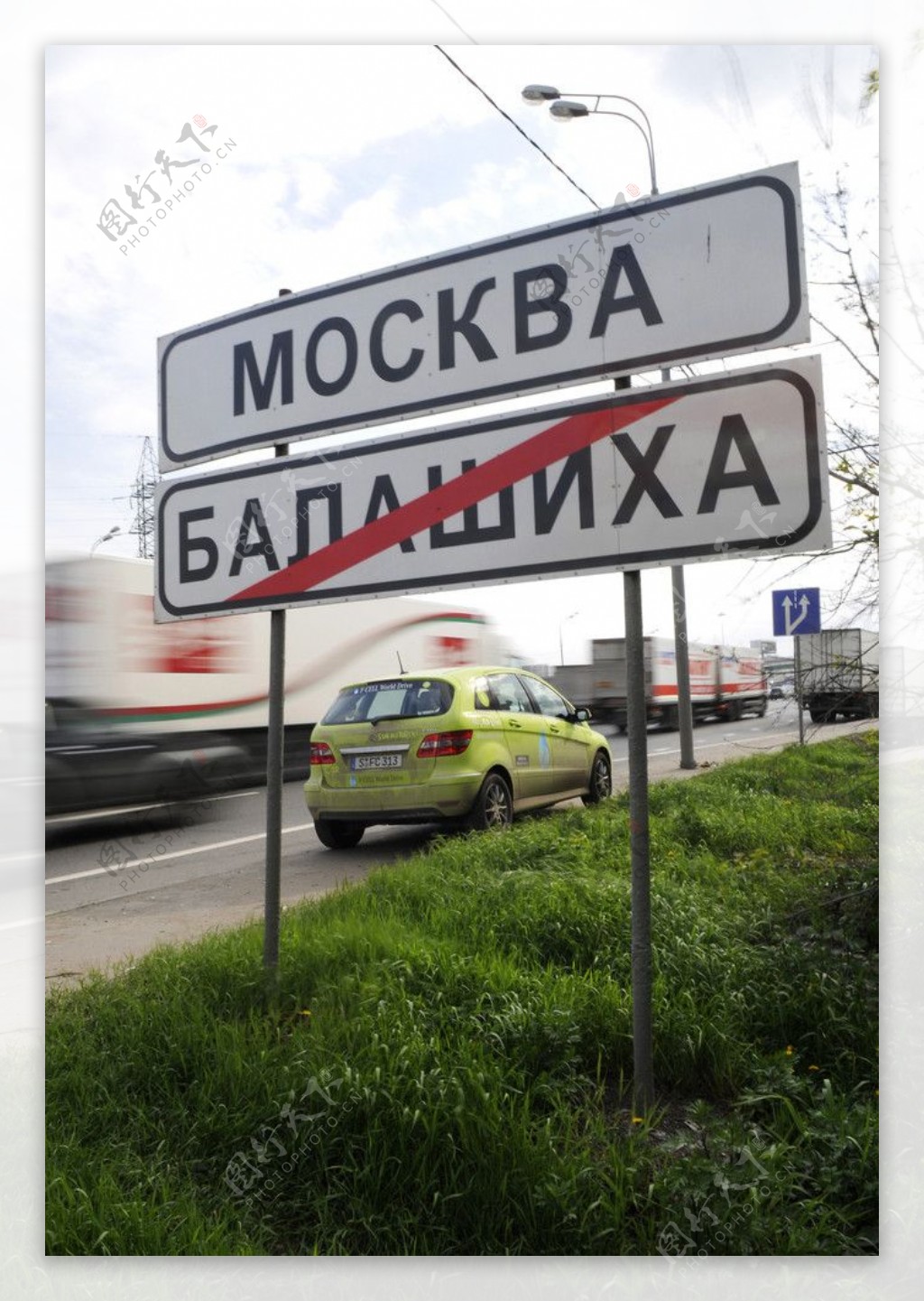 俄罗斯奔驰轿车图片