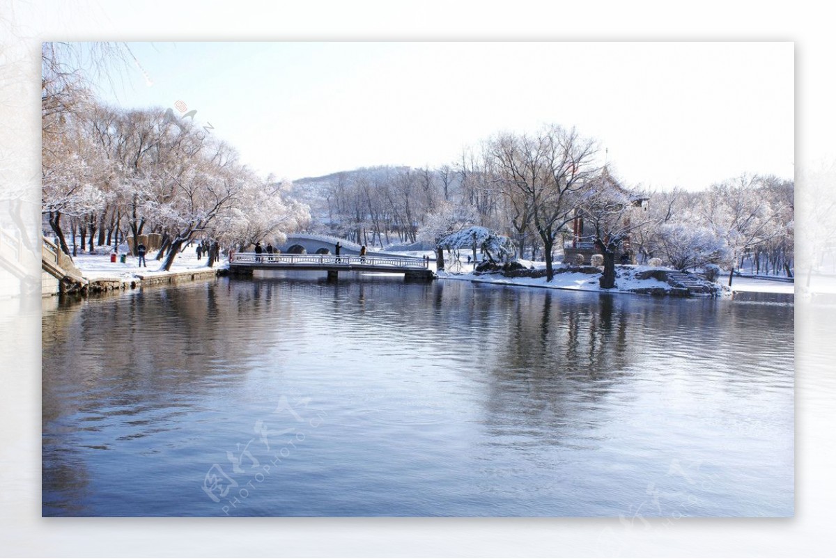 公园雪景图片