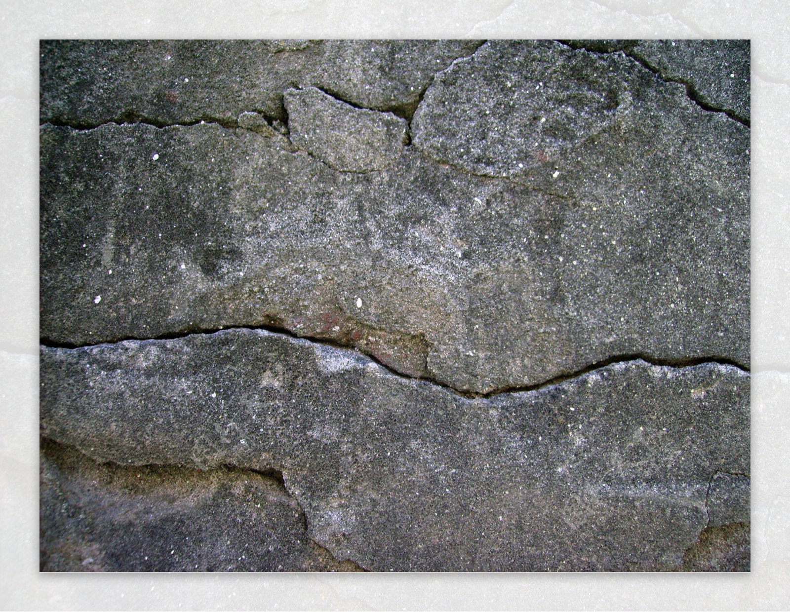 水泥裂缝图片