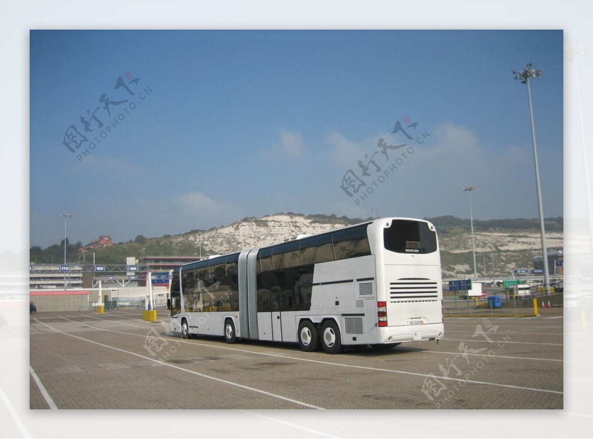 国外大型公交车图片