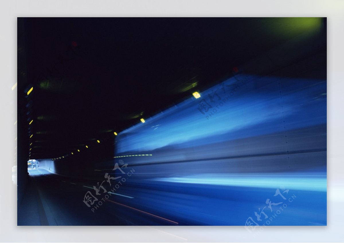 夜晚隧道交通图片