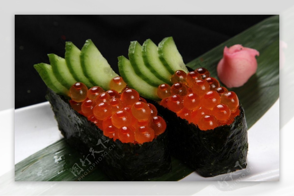 三文鱼籽寿司图片