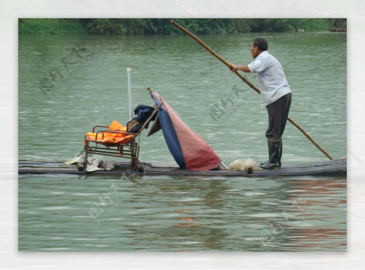 桂林水上人物图片
