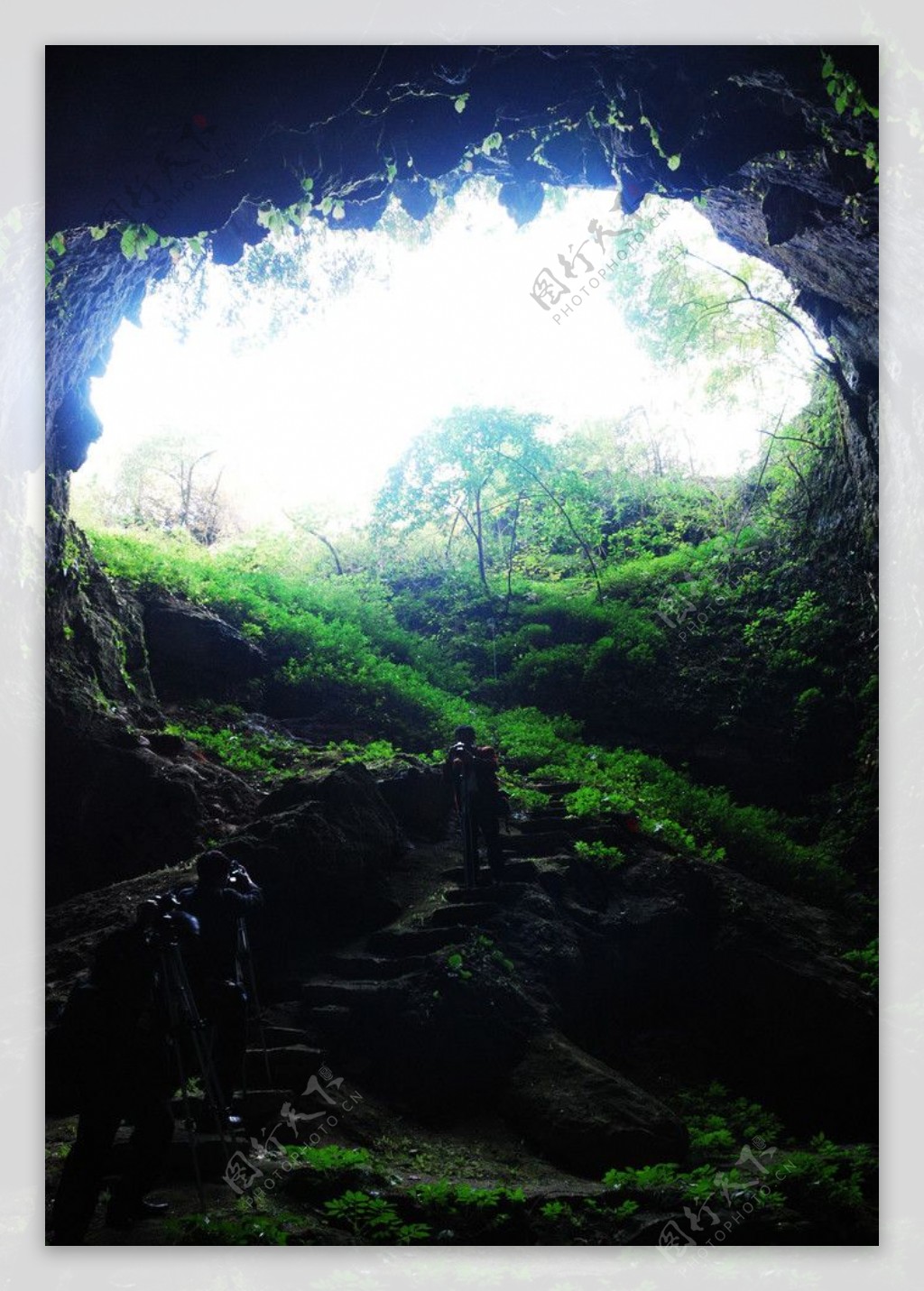 神秘的洞穴图片