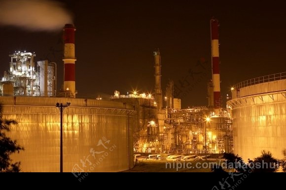 炼油厂夜景图片