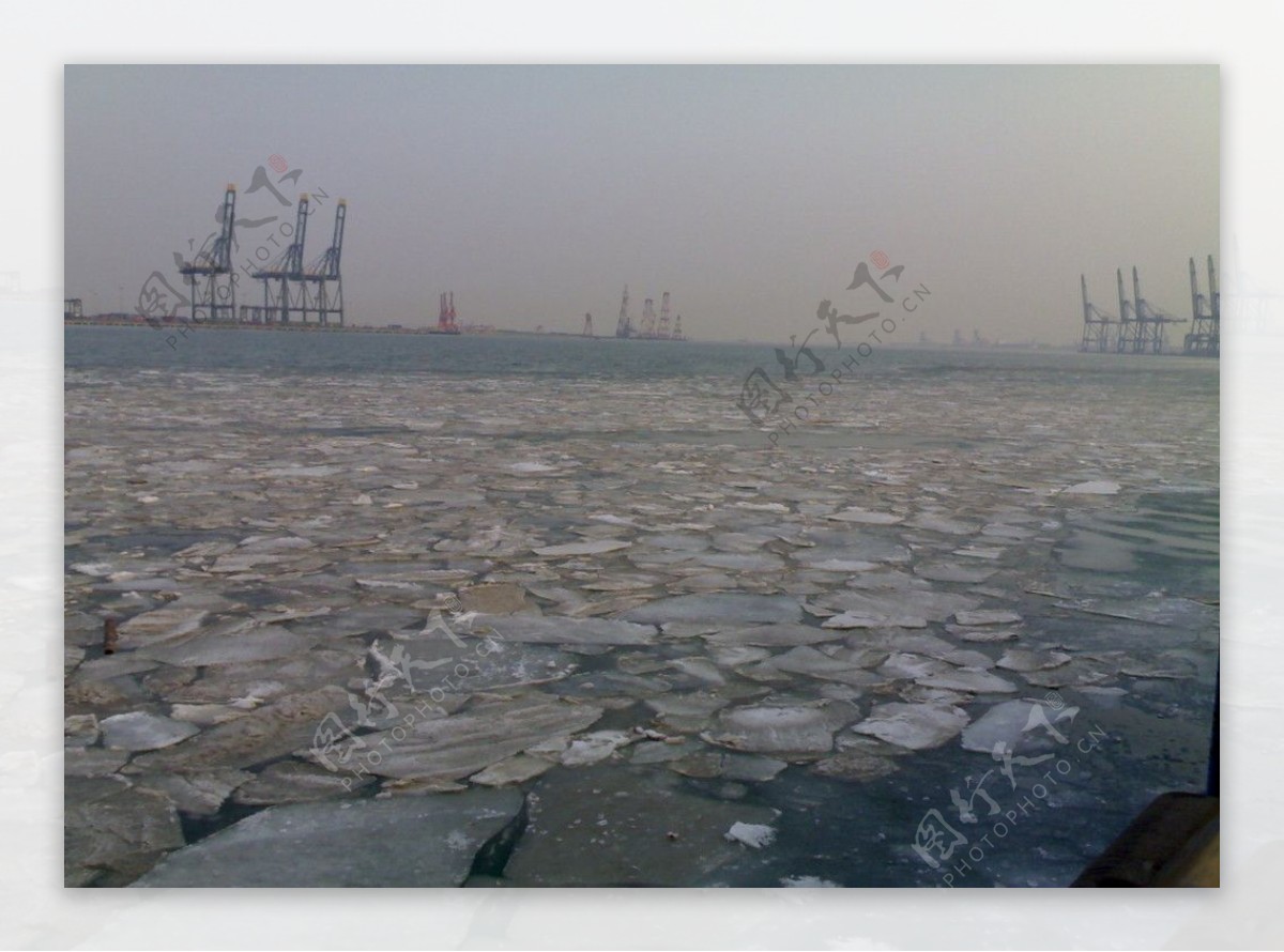 渤海湾海水结冰图片
