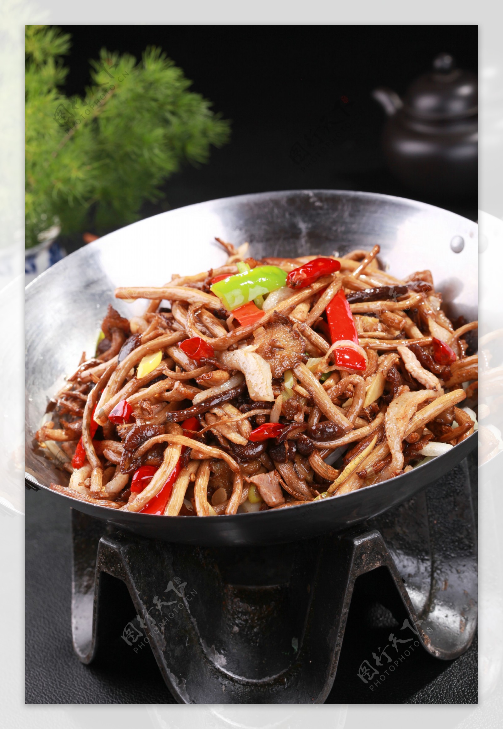干锅茶树菇的做法_【图解】干锅茶树菇怎么做如何做好吃_干锅茶树菇家常做法大全_子言厨房_豆果美食