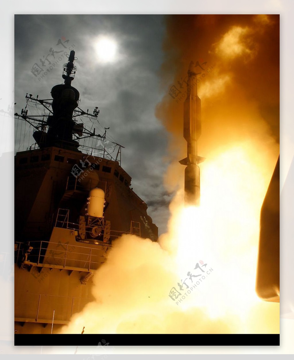 金刚级神盾舰垂直发射标准三型导弹图片