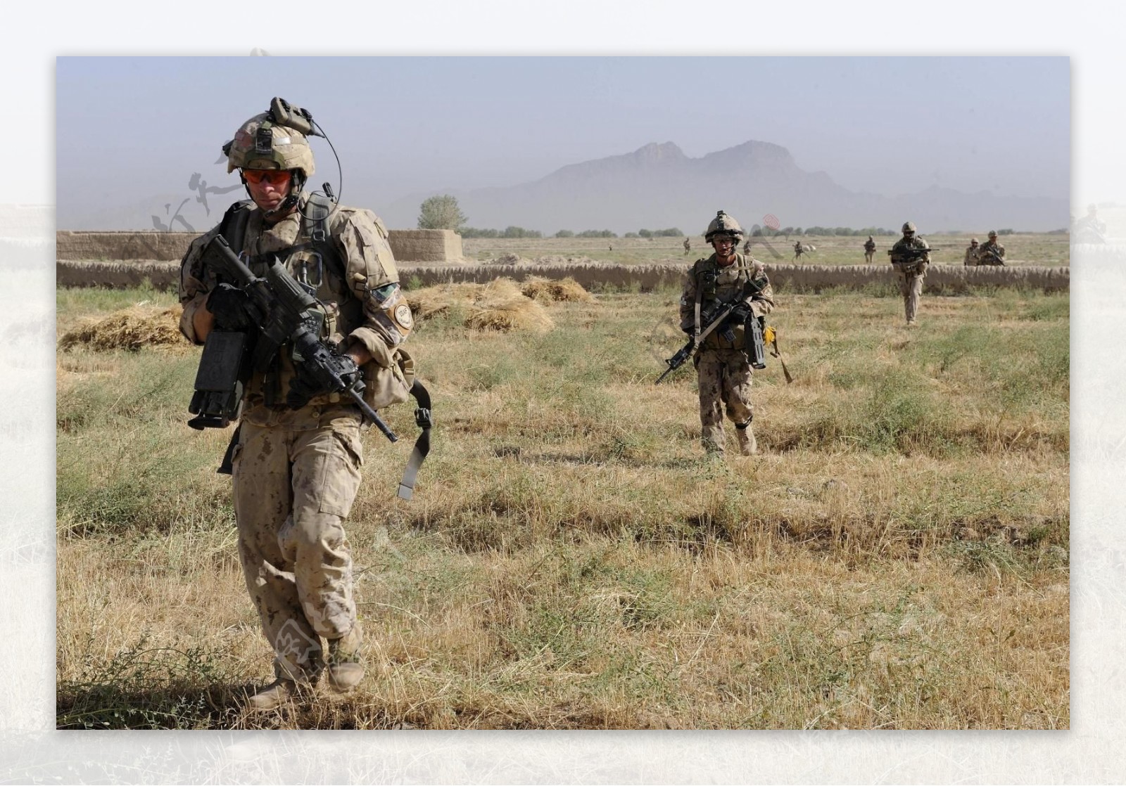 北约美军在阿富汗巡逻图片