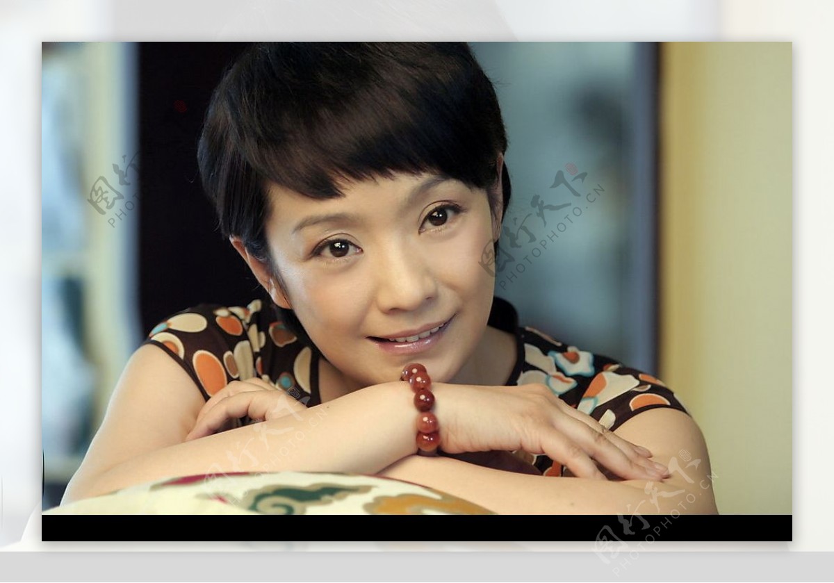 陈瑶最美的一个角色不是岳绮罗，而是在这部脑残剧之中__凤凰网