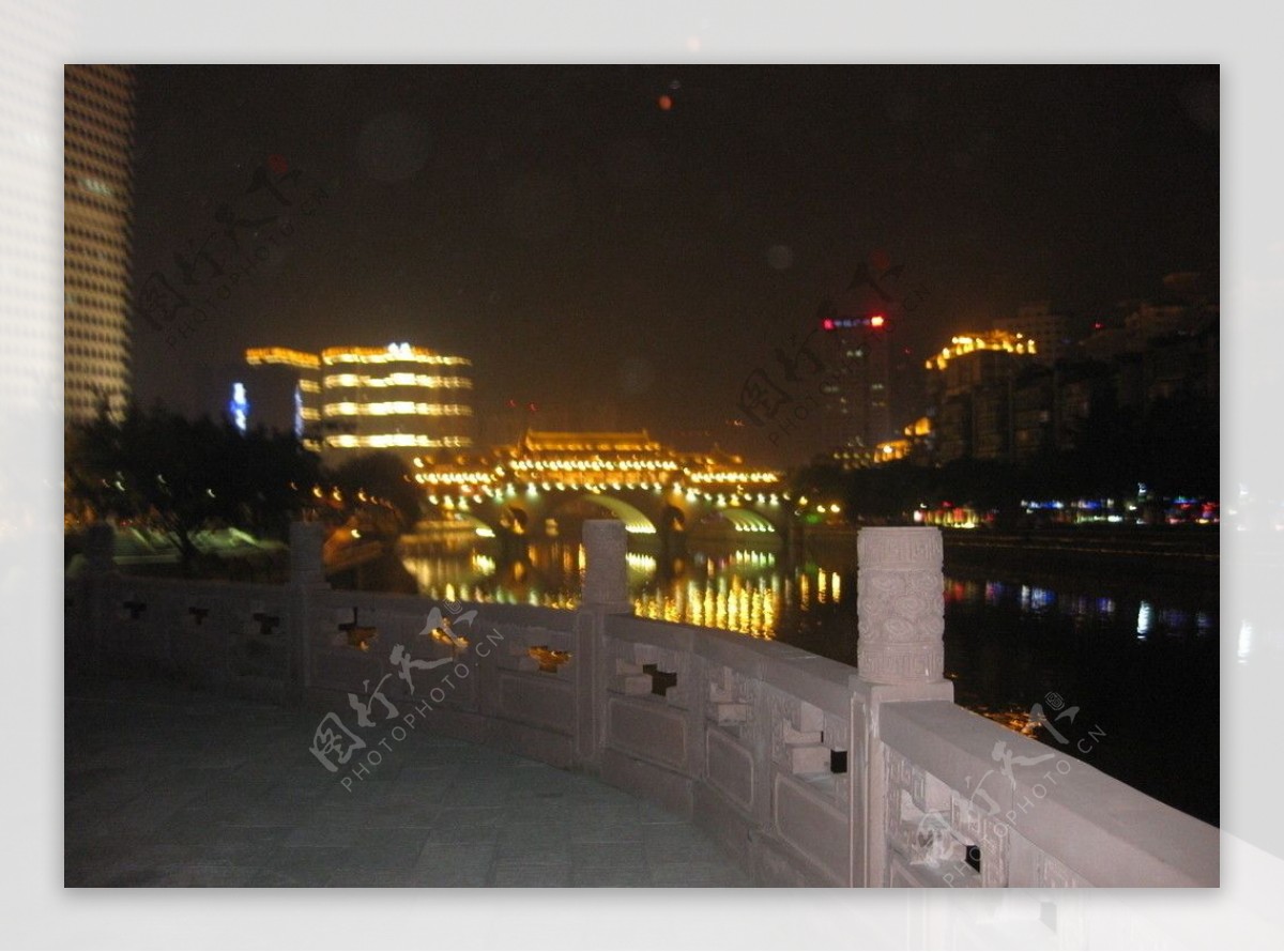 安顺桥长廊夜景图片