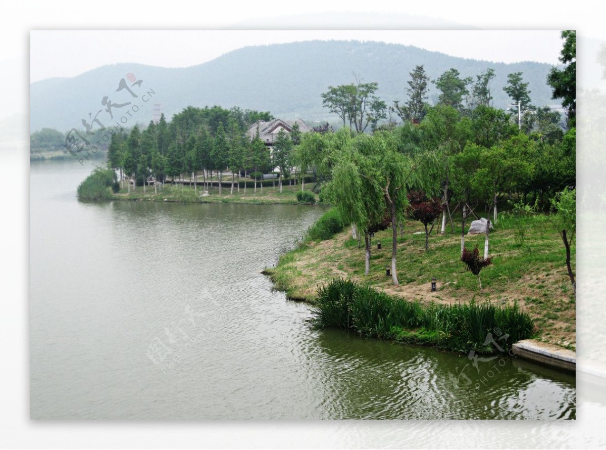 徐州雨中小南湖图片