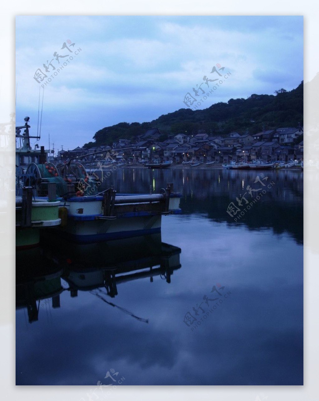 山水风景风景名胜建筑景观自然风景旅游印记休憩的渔船宁静的渔村图片