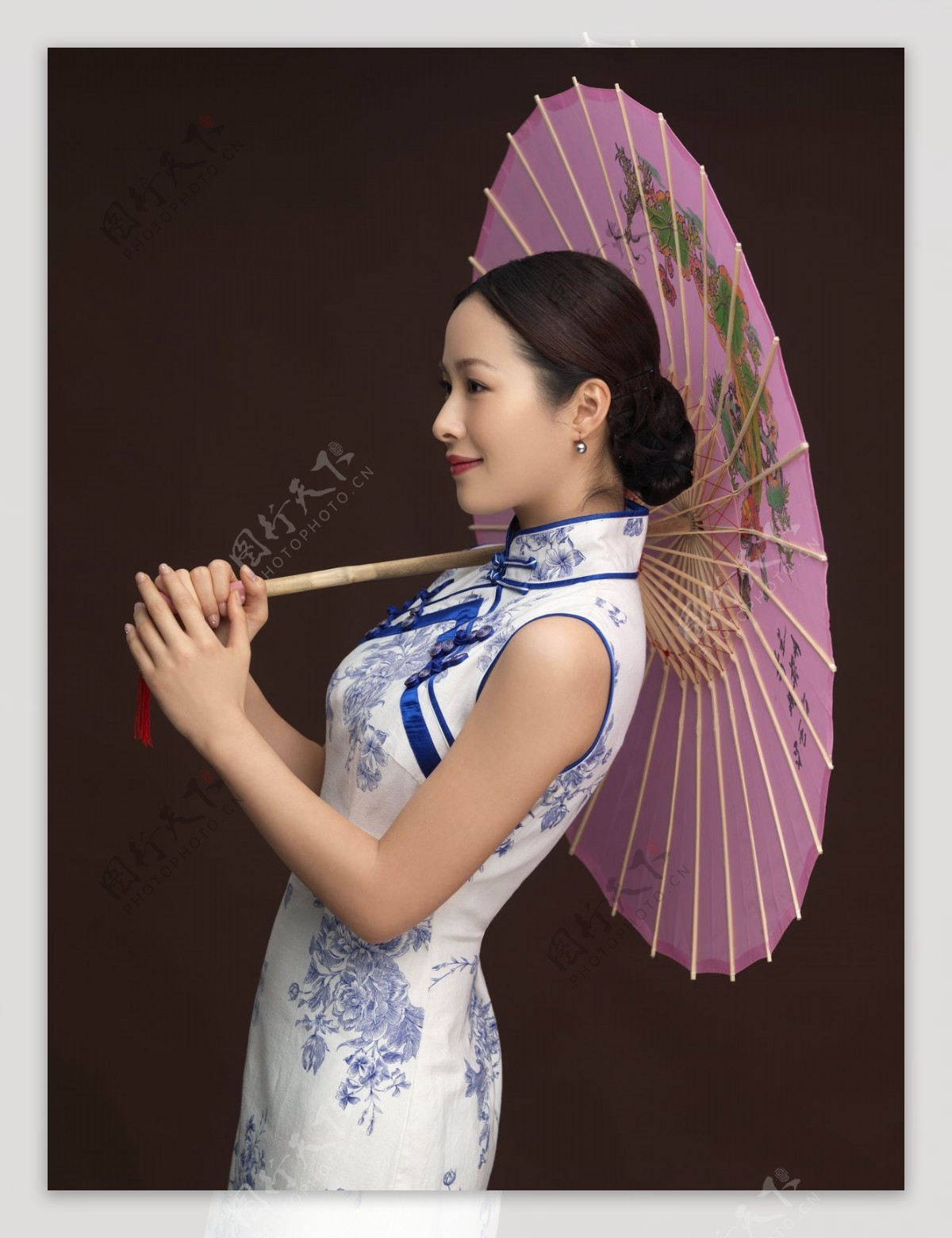 江一燕雨伞图片