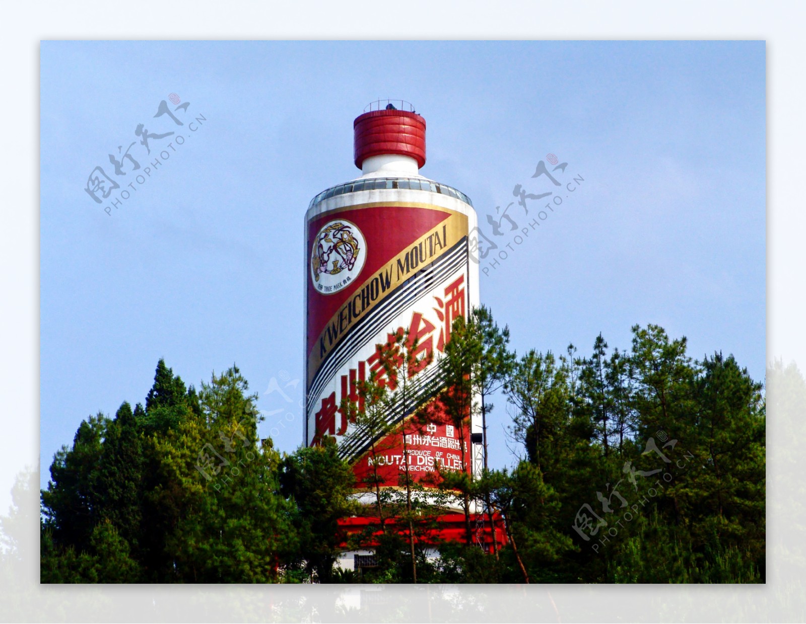 最大的实物广告茅台酒瓶图片