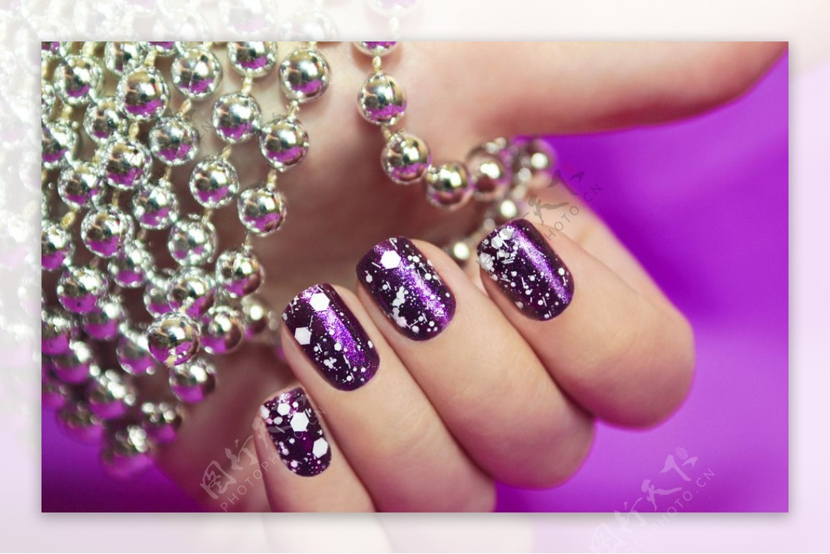 时尚紫色美甲图片