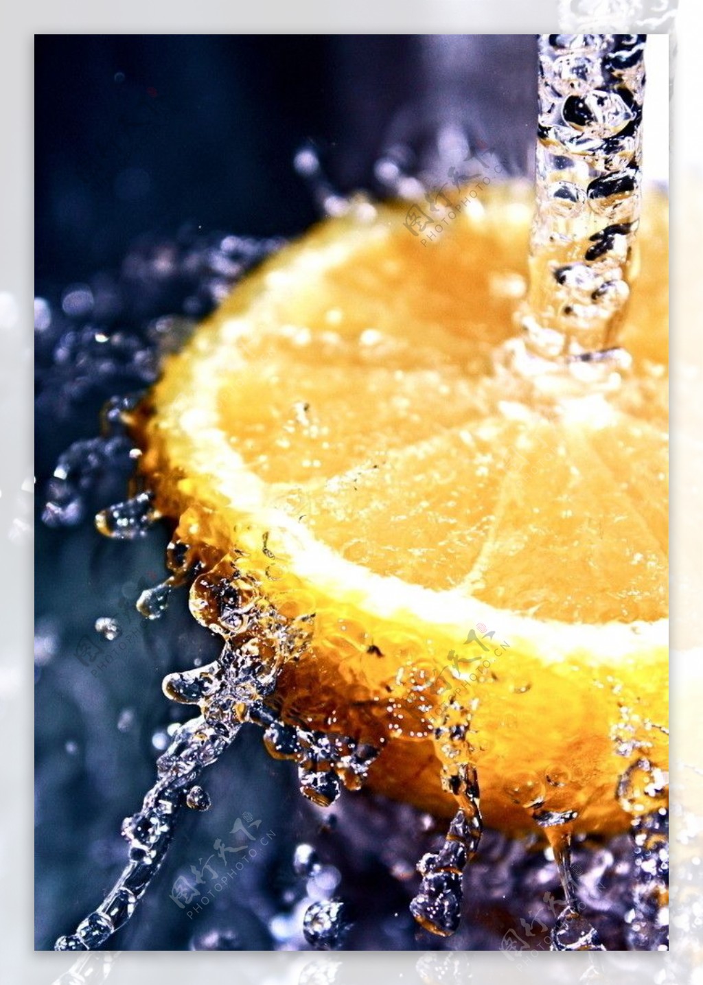 水与黄柠檬图片