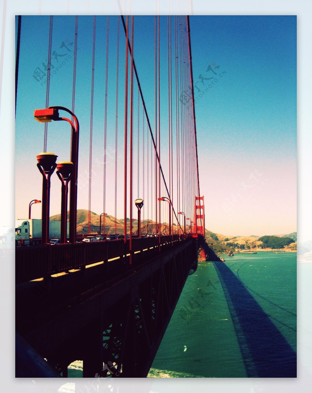 通向海岸的桥图片