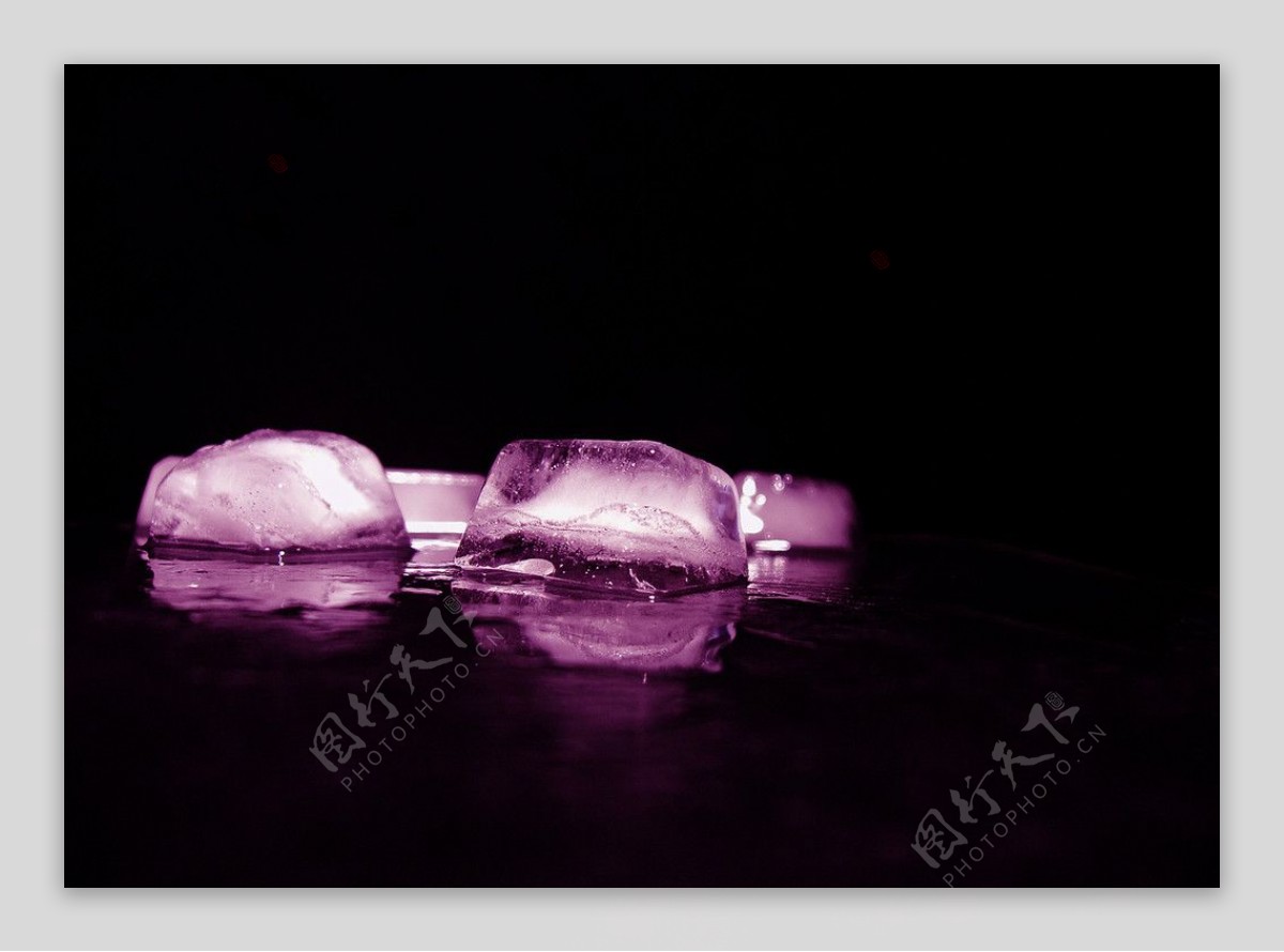 紫色冰块图片