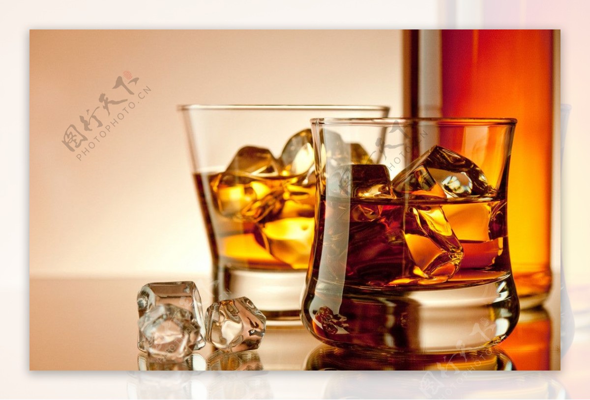 威士忌酒扣图图片