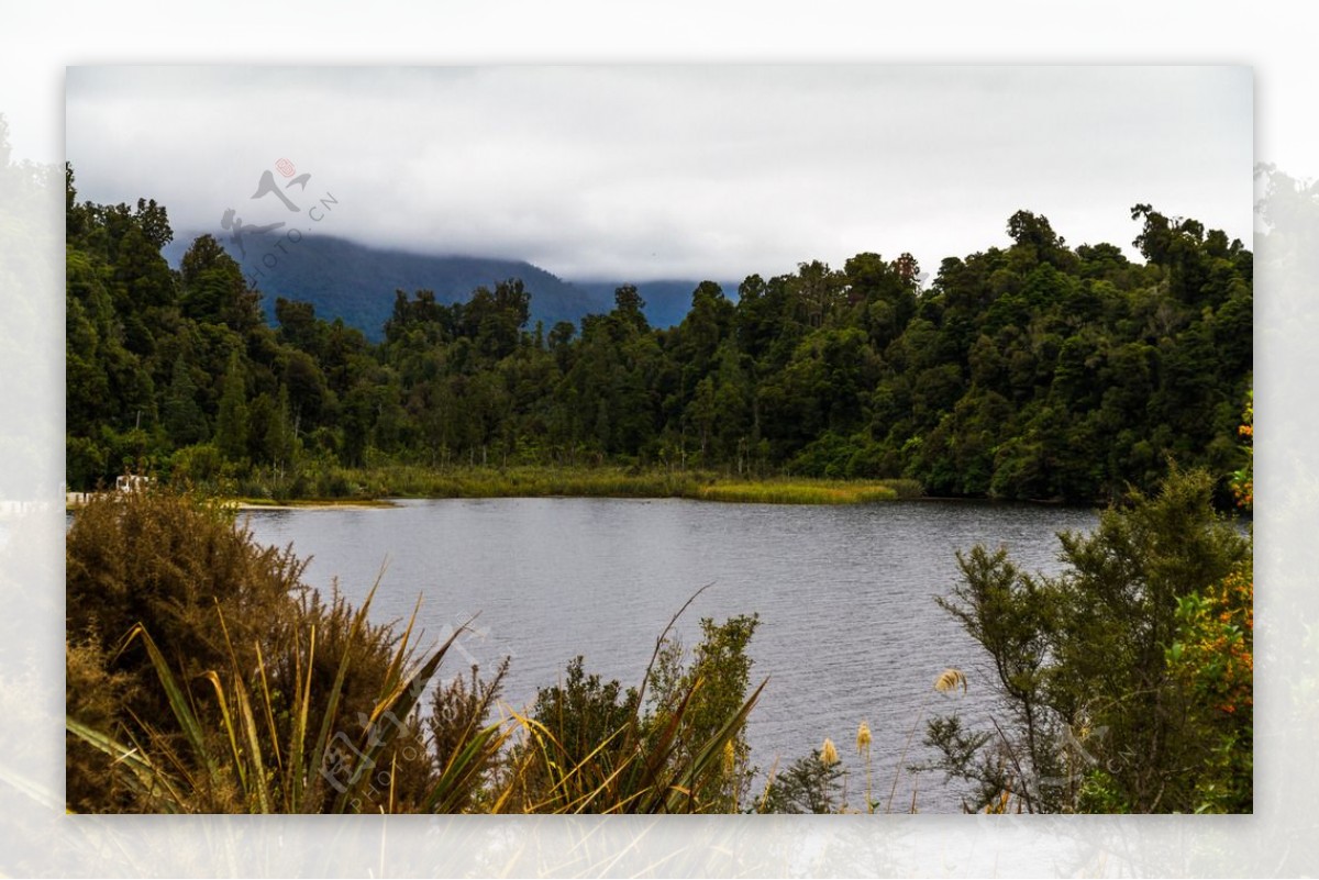 新西兰马修森湖图片
