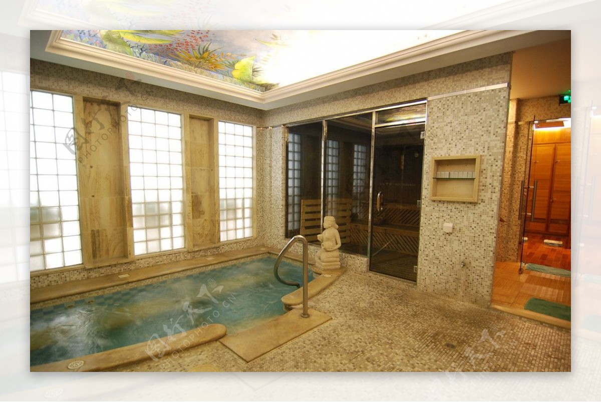桑拿水疗休闲浴池图片