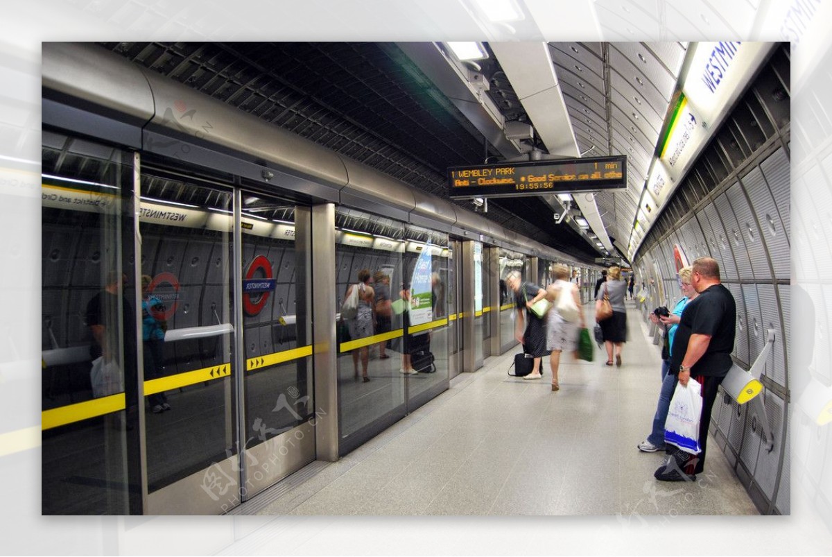 伦敦新线路地铁站内景图片