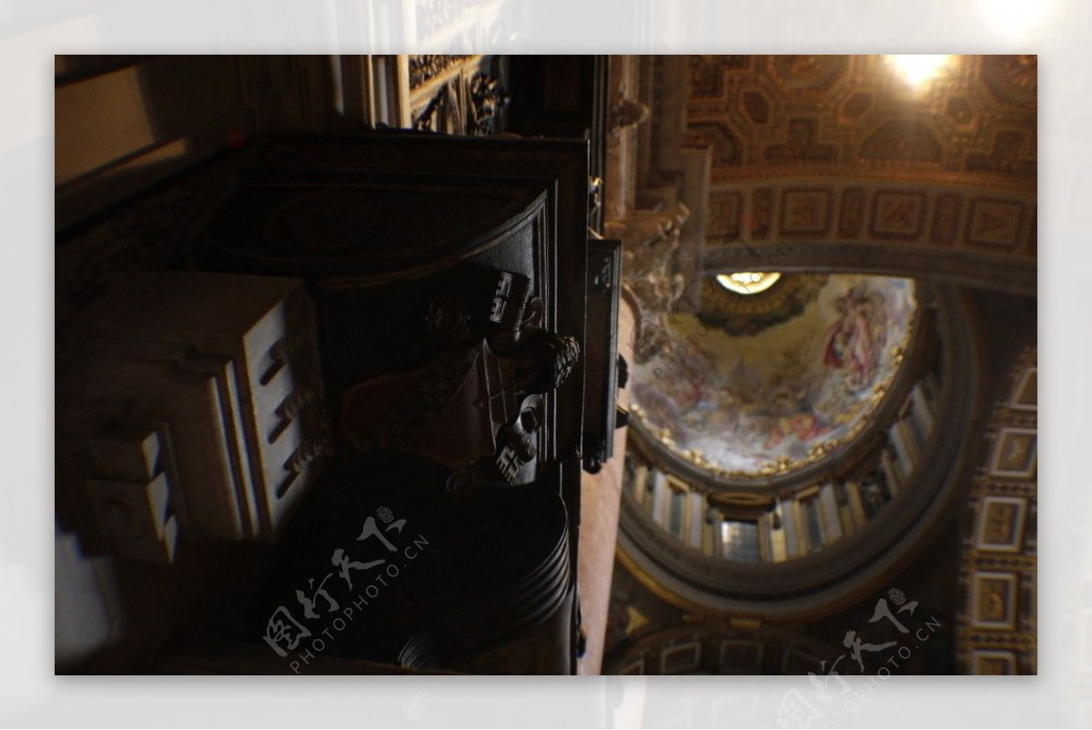 意大利圣彼得大教堂室内一偶02图片